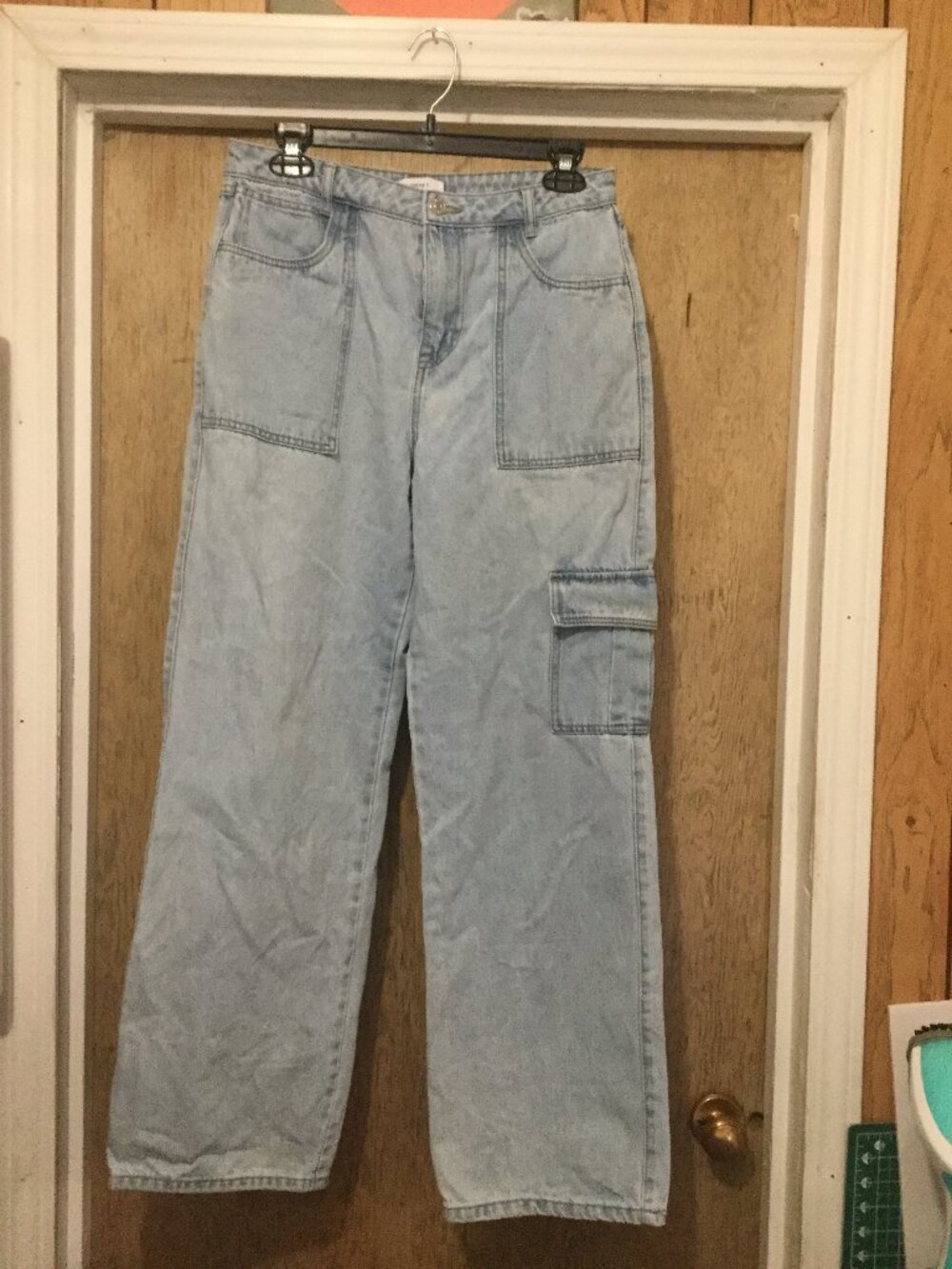 Forever 21 wide leg jeans measure 15 at waist and 29" inseam one cargo pocket